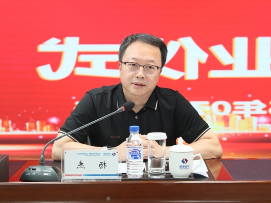 杨杰.jpg